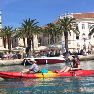 Kayak-couples-on-tour