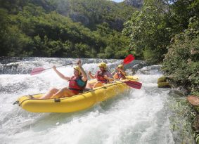 Raft-on-cetina-river