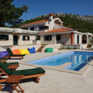 Villas in Trogir Croatia | Villas with private pool for rent in Trogir